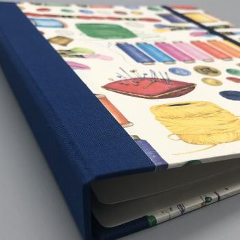 Ringbuch Planer A5 bunt blau Detail Leinenrücken Nähgarne